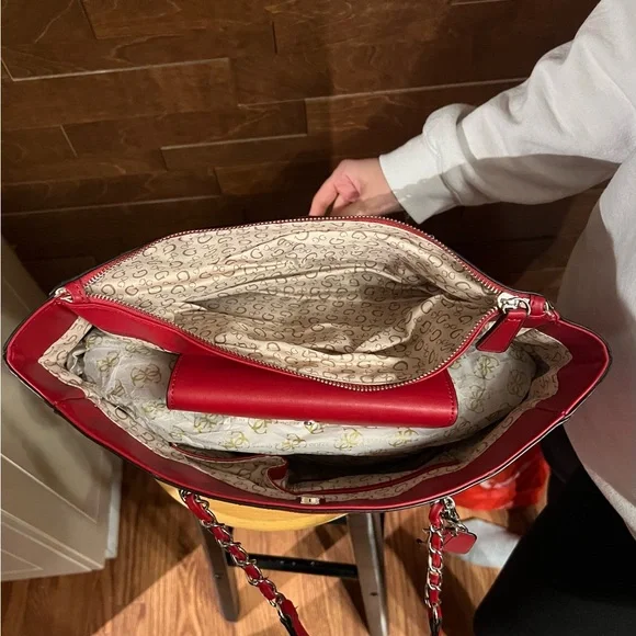Guess Purse - Picture 4 of 4